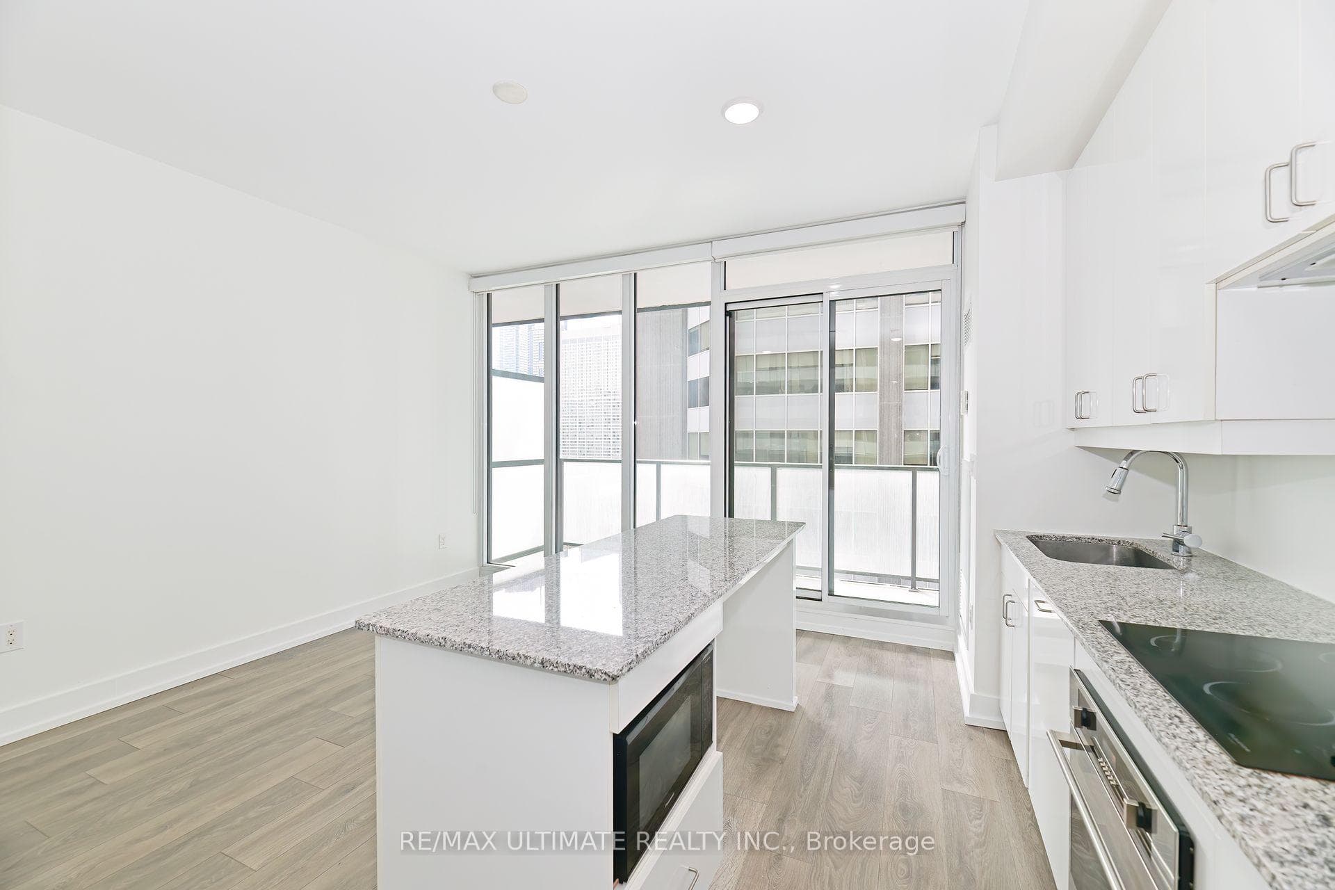 426 University Avenue Unit 2105 photo 5