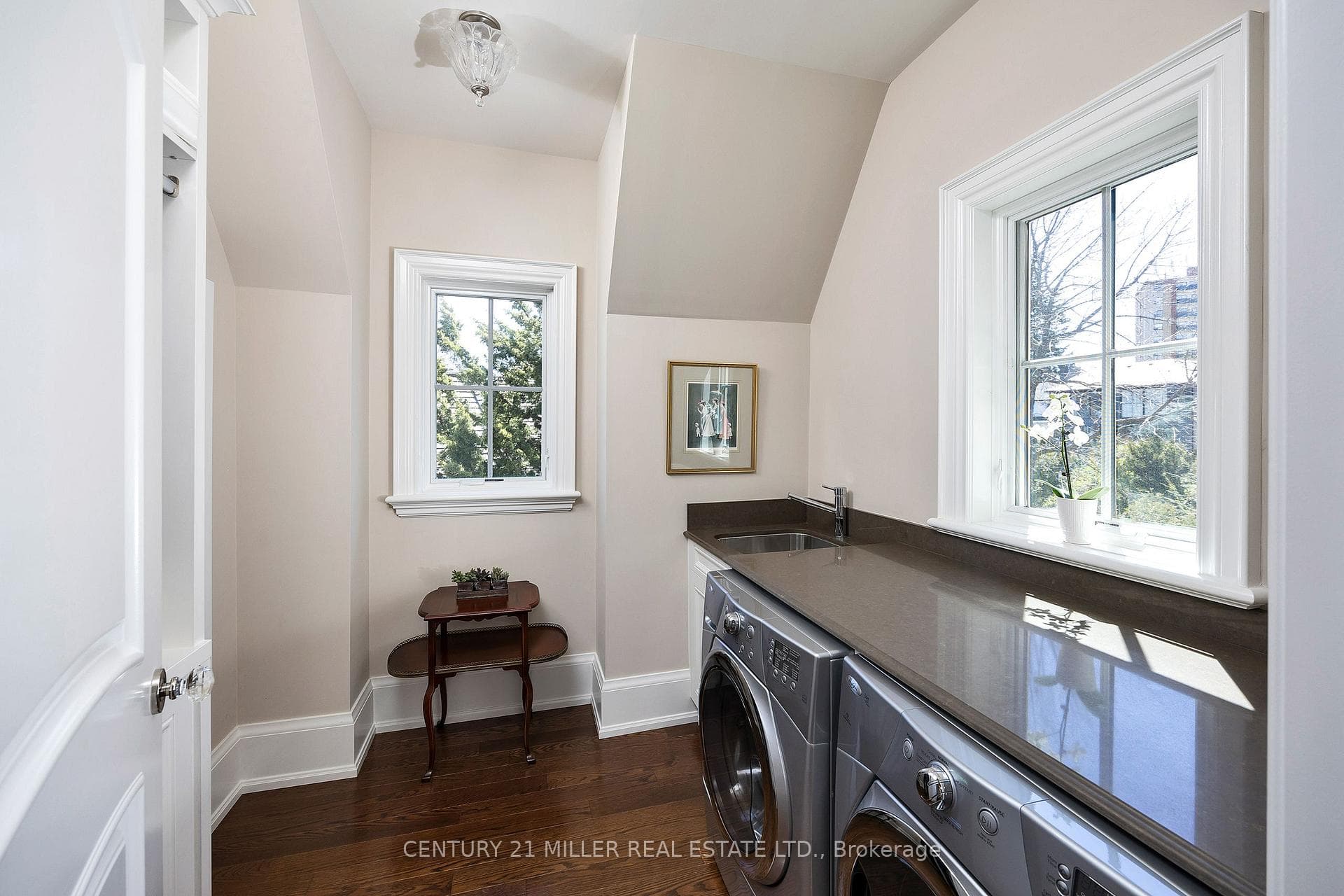 136 Watson Avenue photo 23