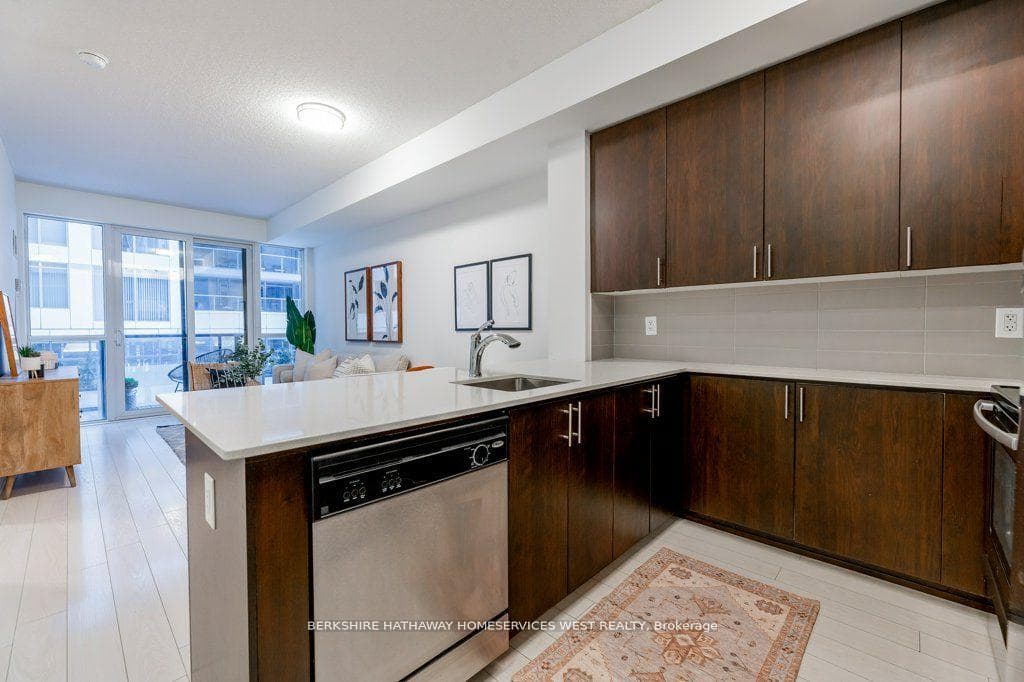 560 Front Street Unit 402 photo 15