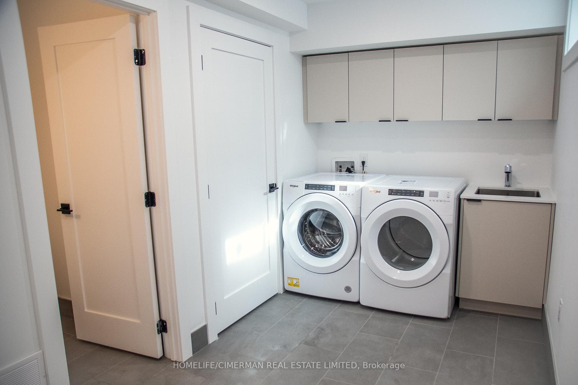 15 Whitaker Avenue Unit B photo 11