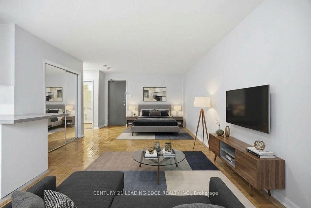 103 Avenue Road Unit 705 photo 4