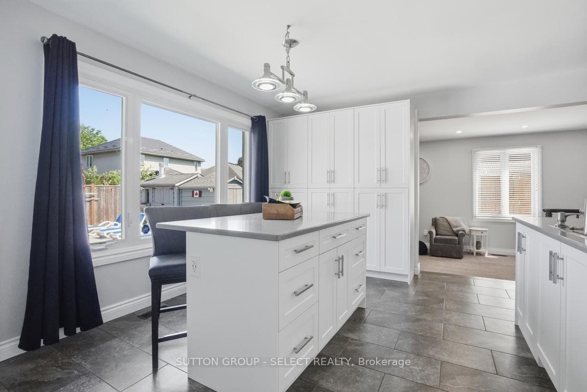 60 Edgevalley Road photo 15