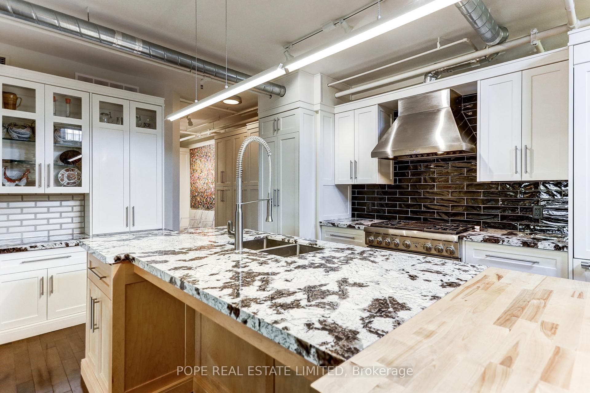 384 Sunnyside Avenue Unit 202 photo 10