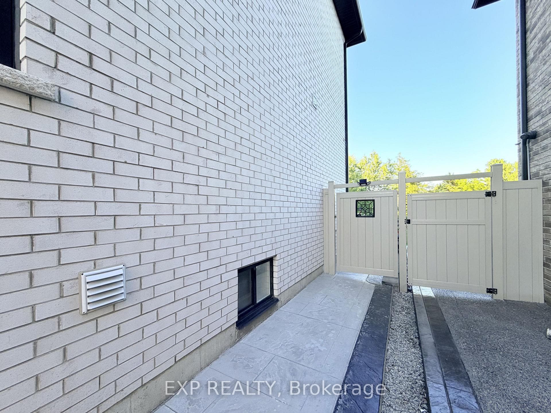 1606 Sandhurst Crescent Unit Lower photo 4