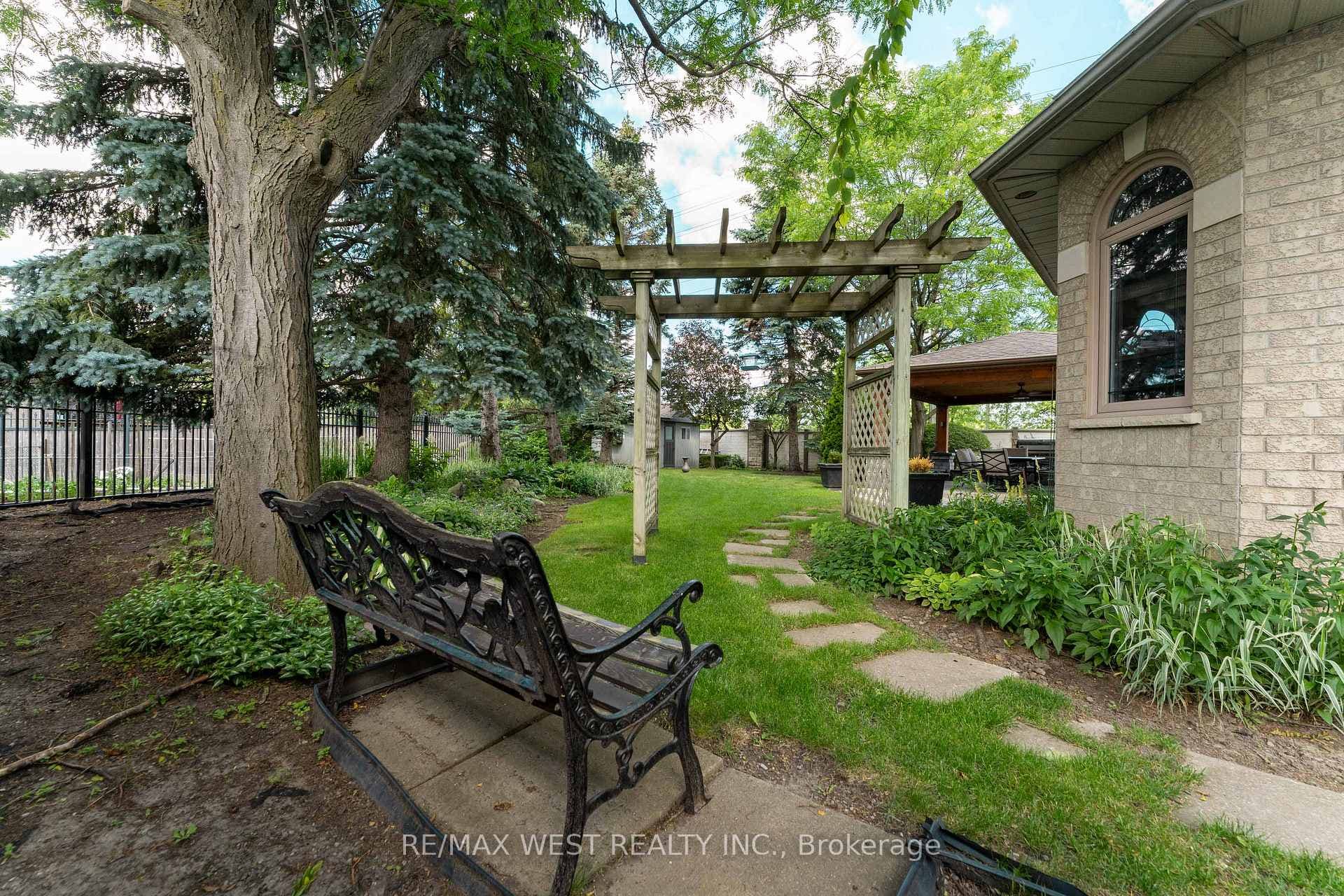 72 Alpha Court photo 38