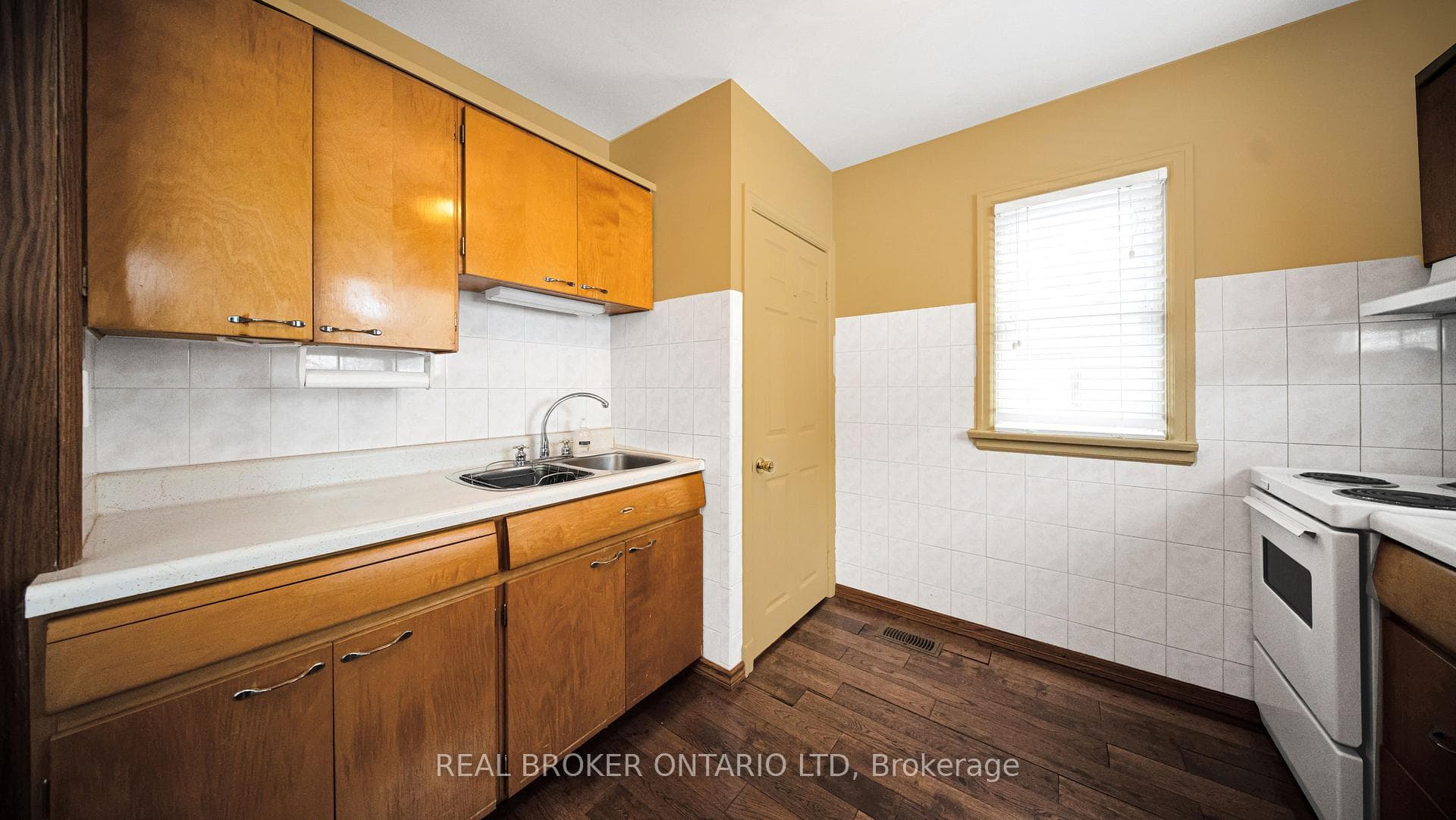 74 Sterling Street photo 11