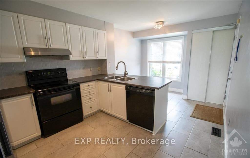 348 CROWNRIDGE Drive photo 5
