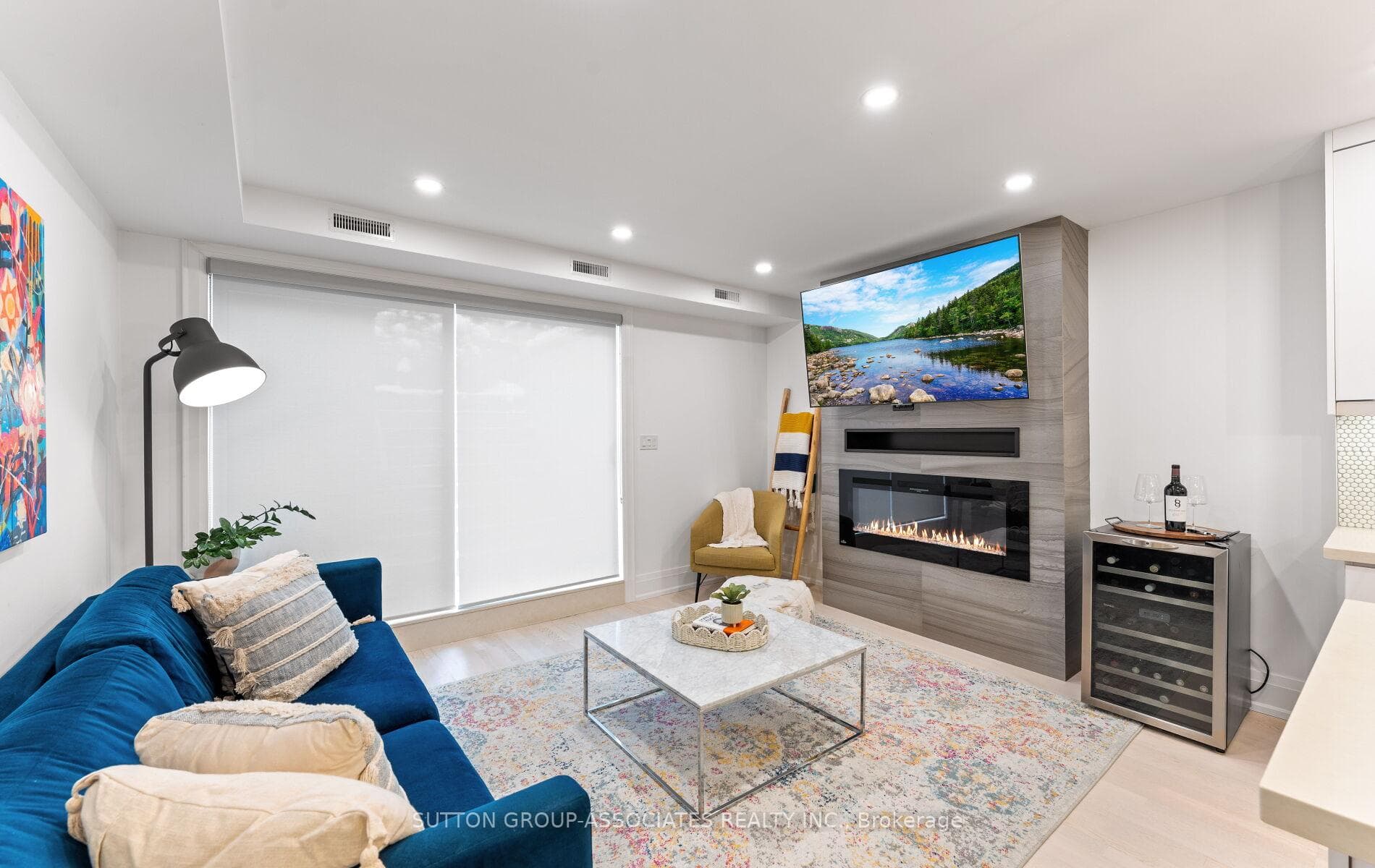 689 Manning Avenue Unit Lower photo 8