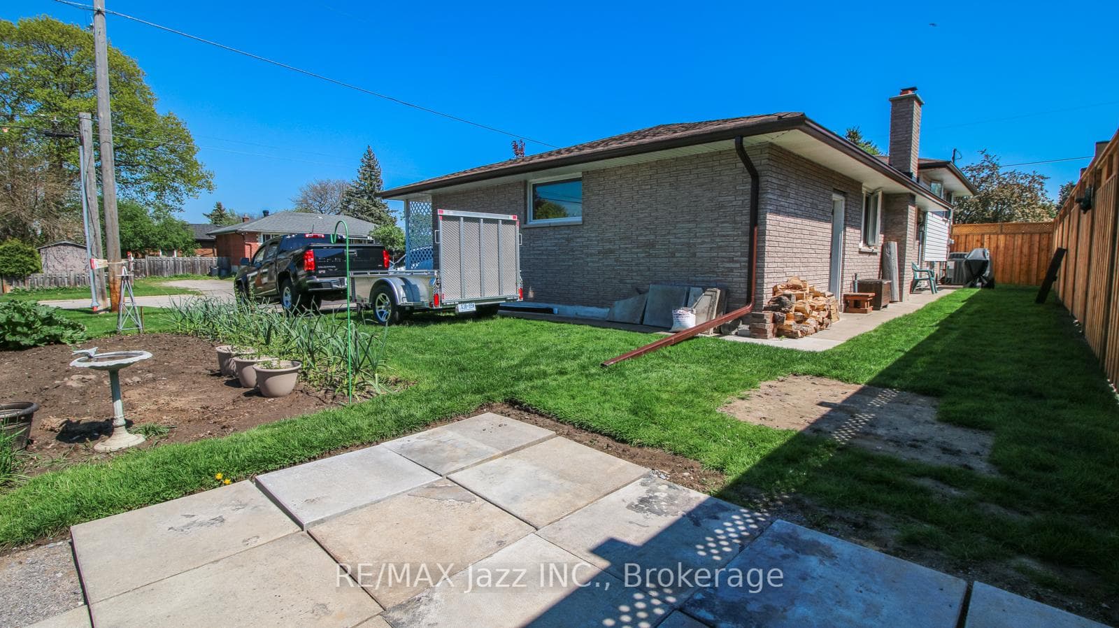 330 Nipigon Street photo 17