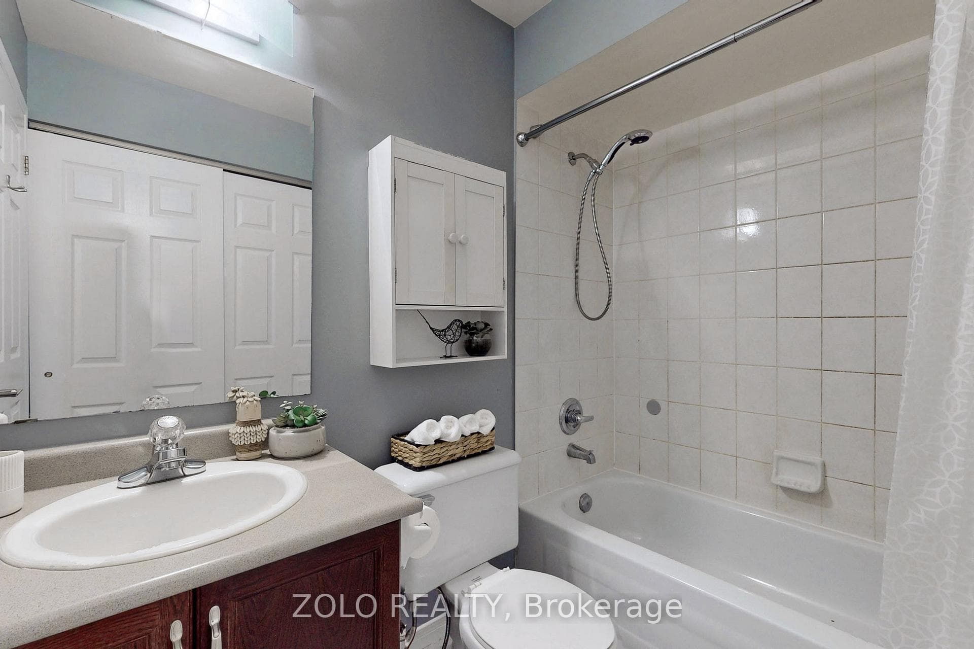 Common Bathroom - Pic from previous listing