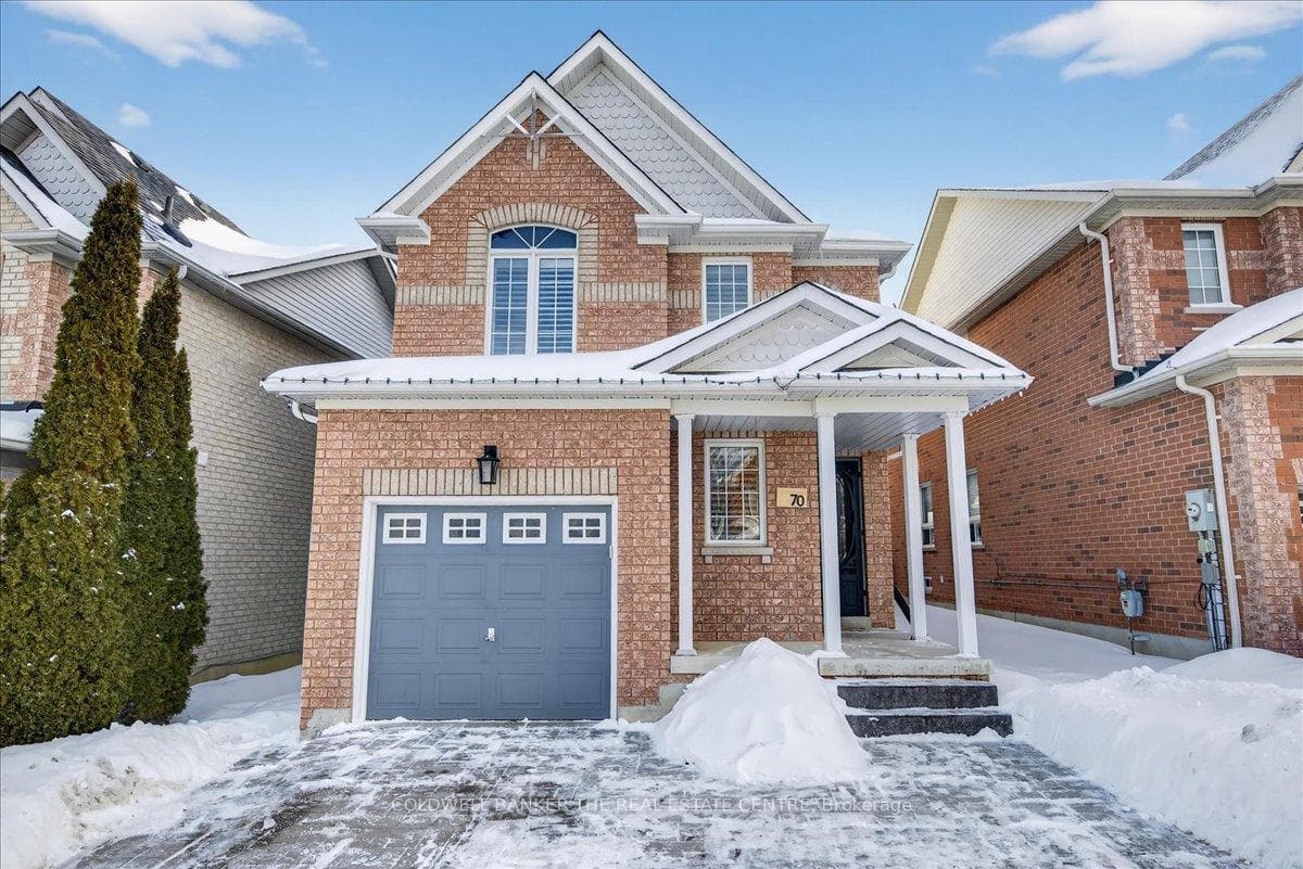 70 Margaret Graham Crescent photo 2