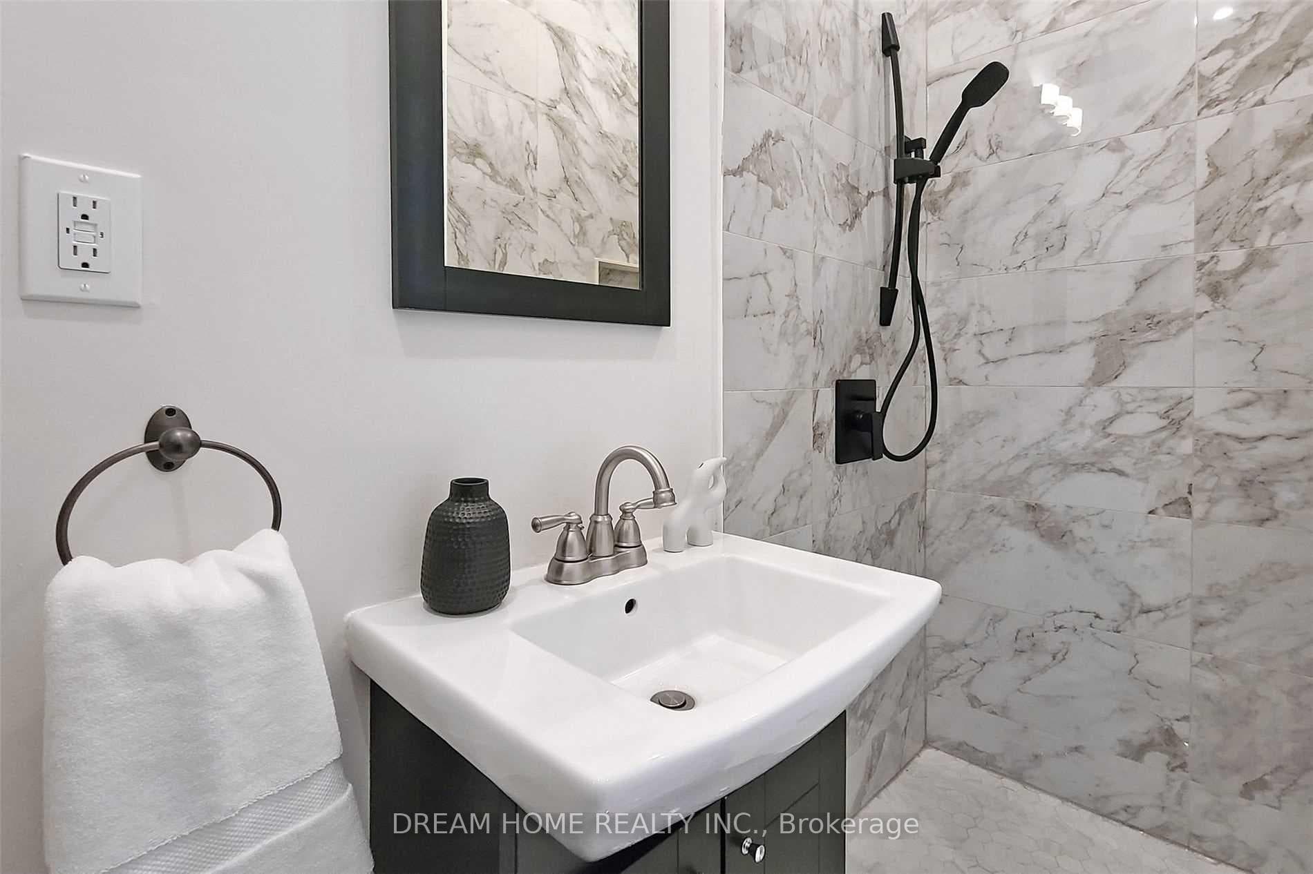 53 Lanark Avenue Unit Upper photo 17