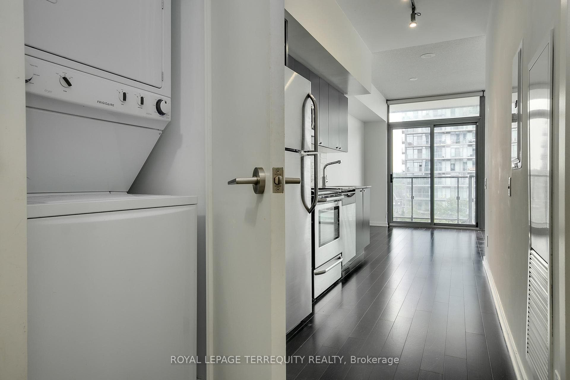 105 The Queensway N/A Unit 513 photo 17