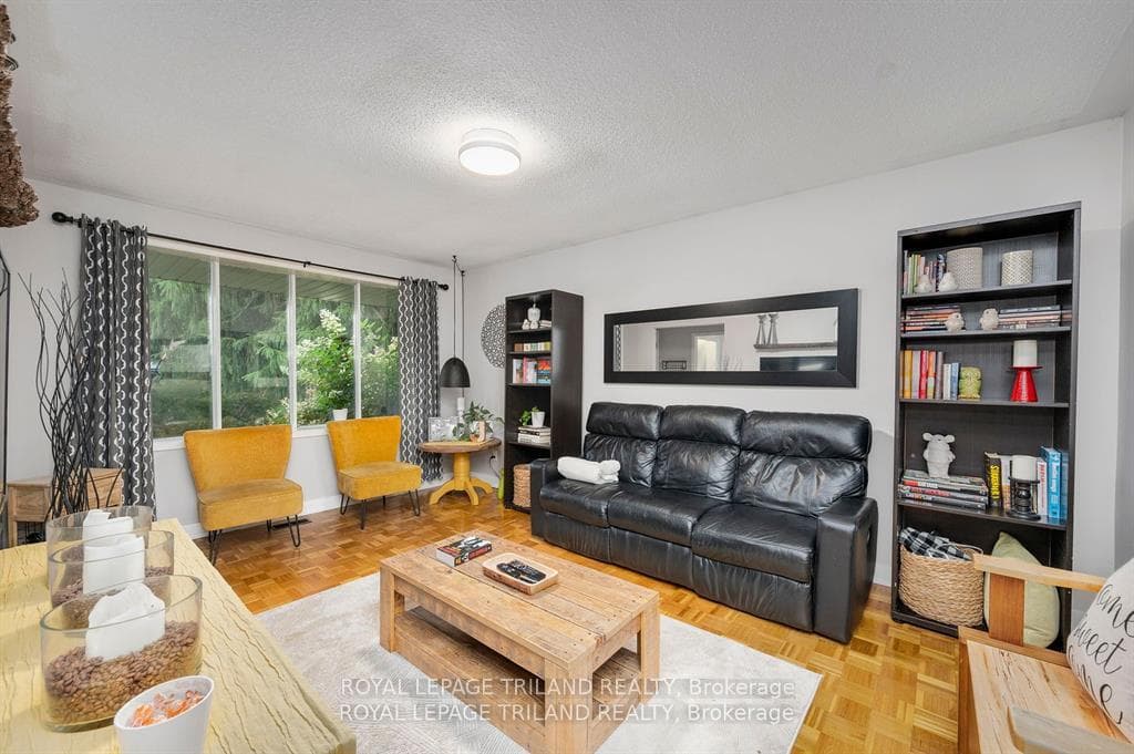 151 Paperbirch Crescent photo 23