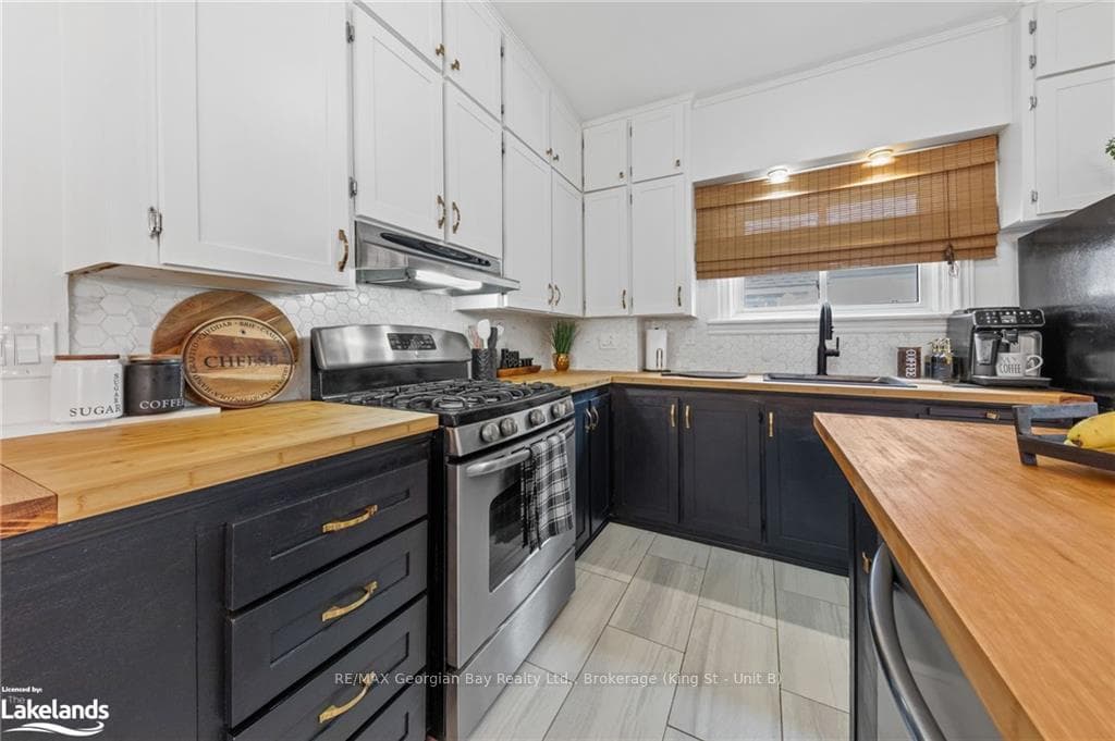 354 QUEEN Street photo 16