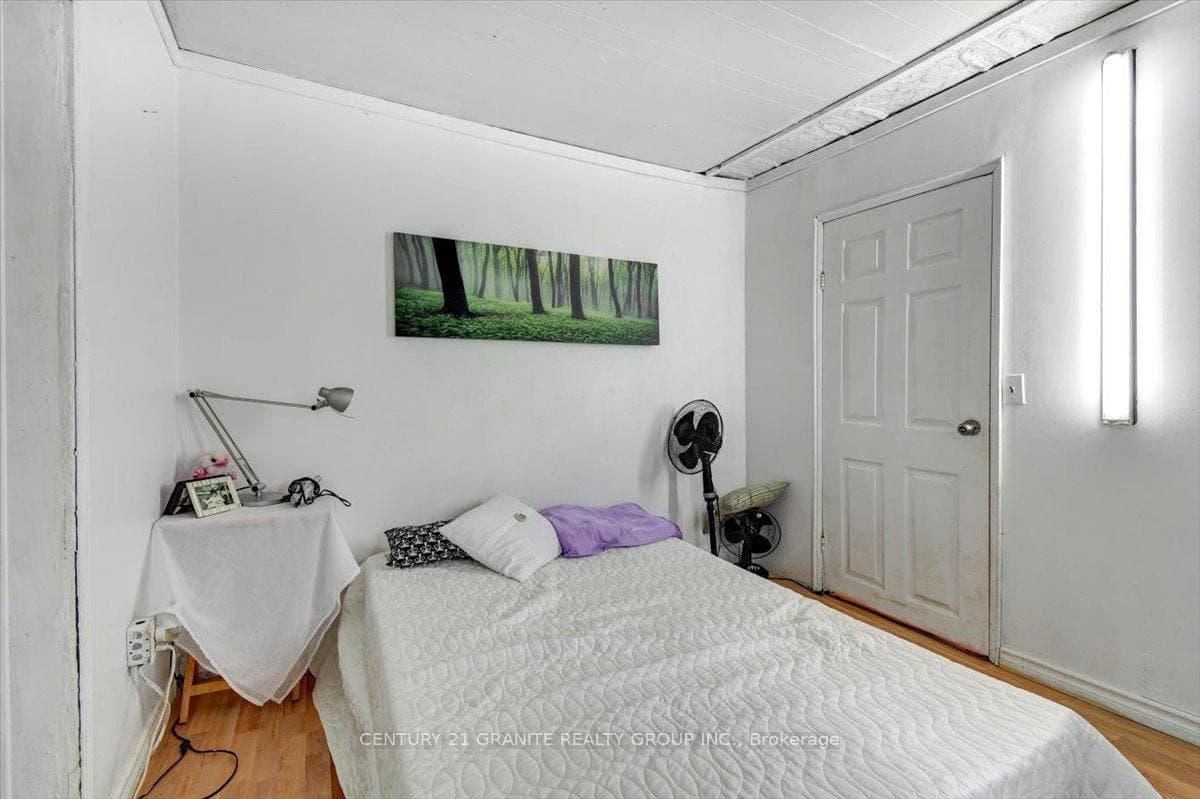 710 Rose Island Road photo 25