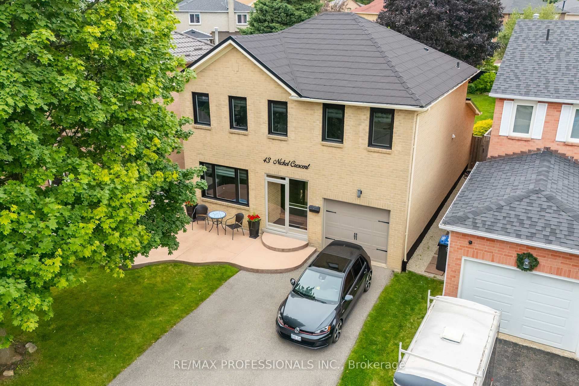 43 Nickel Crescent photo 1