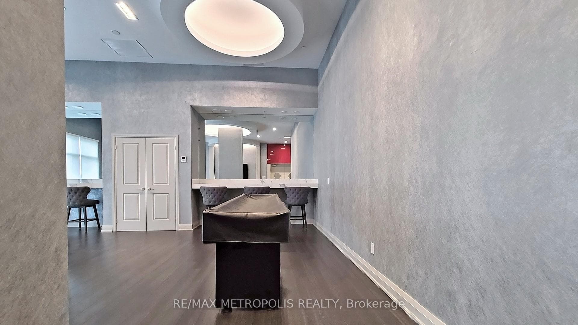 30 Meadowglen Place Unit 210 photo 21