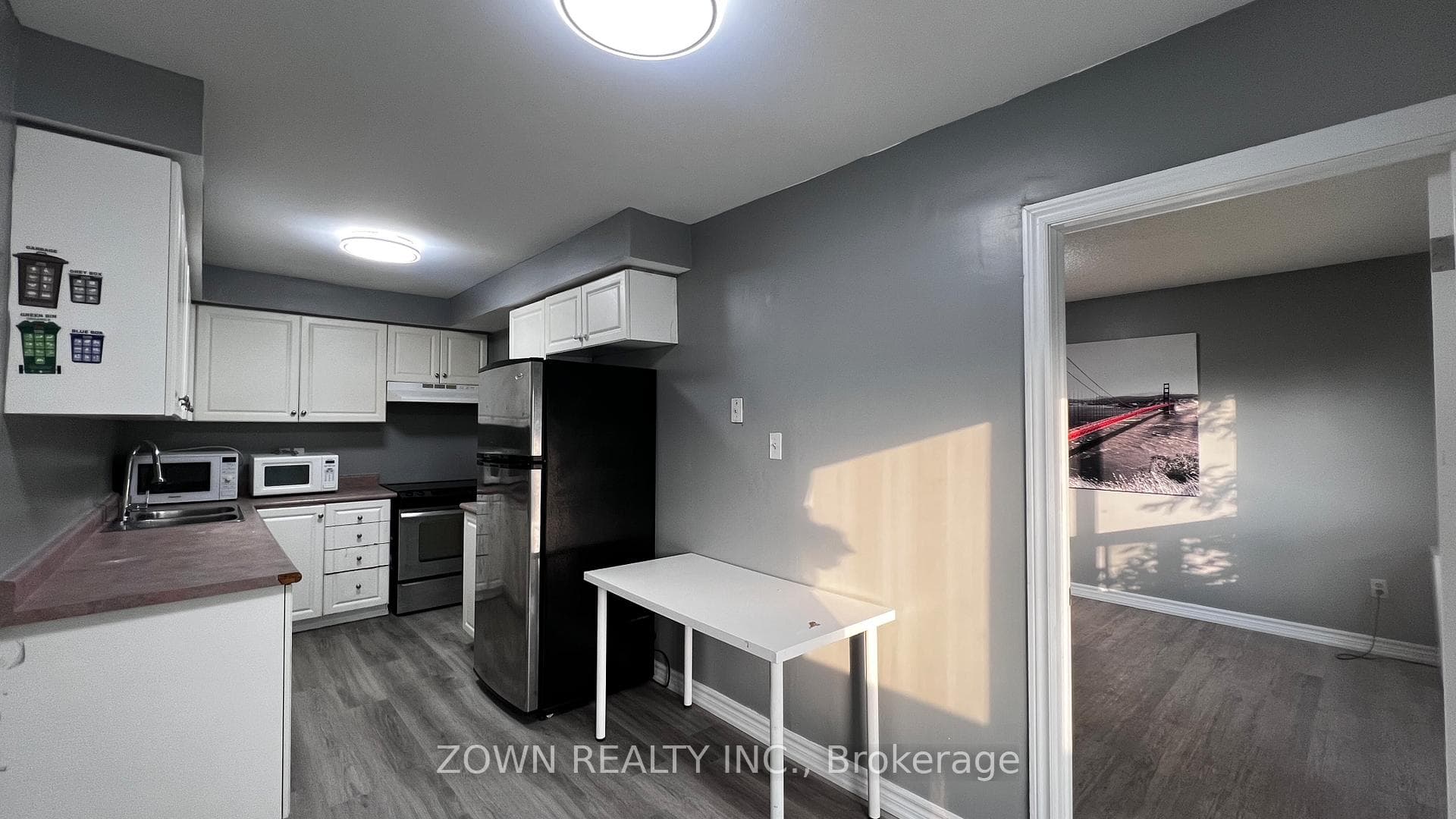 26 Dickens Drive photo 3