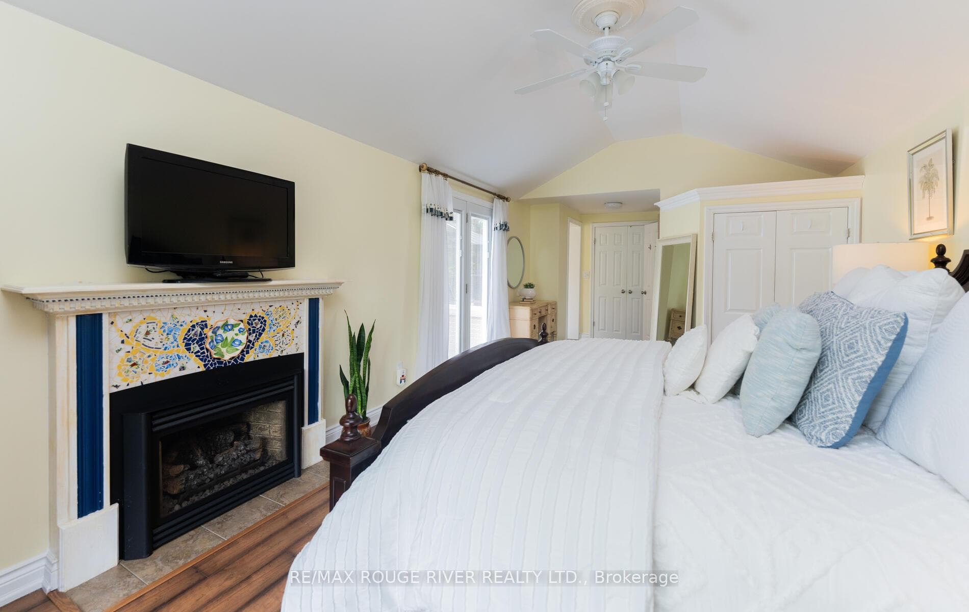 445 Friendship Avenue photo 20