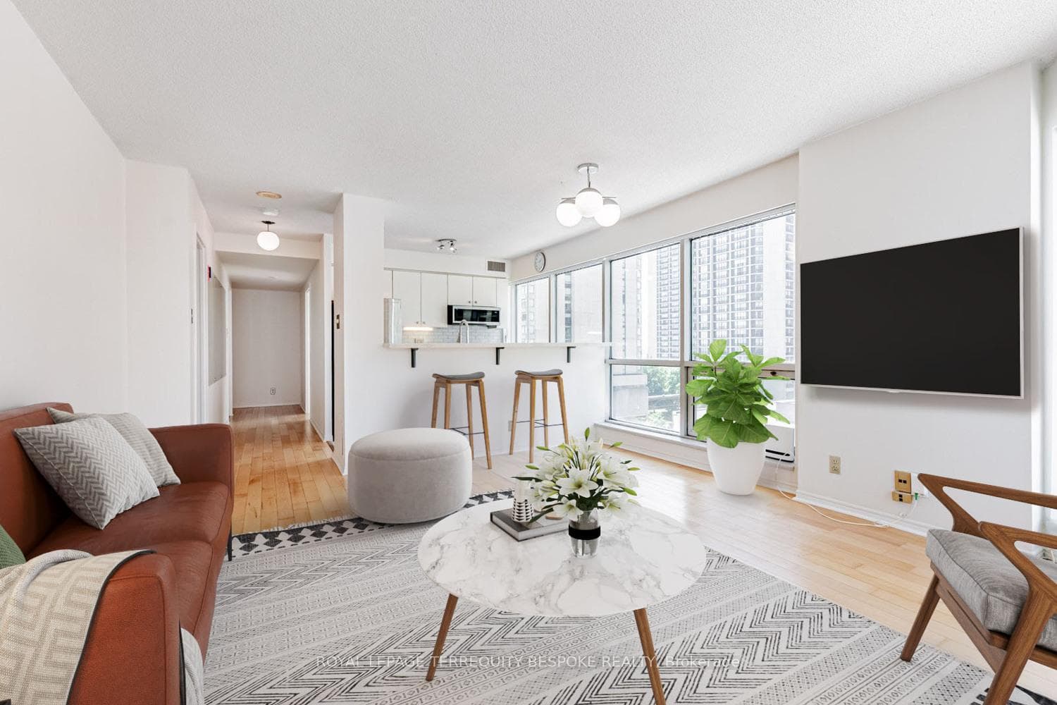 10 Queens Quay Unit 811 photo 3