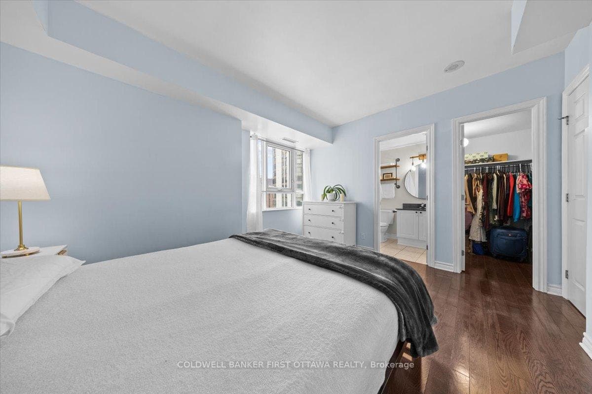 445 Laurier Avenue Unit 1401 photo 11