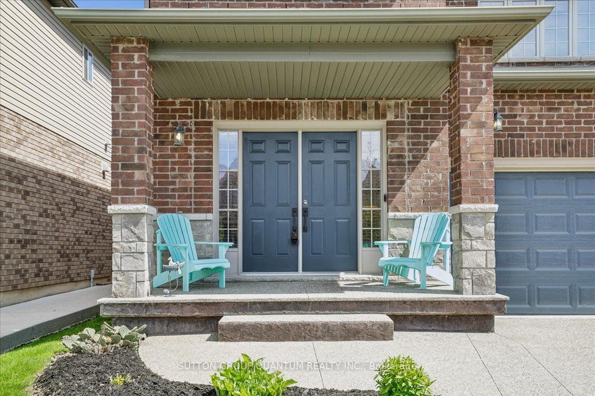 92 Garinger Crescent photo 3