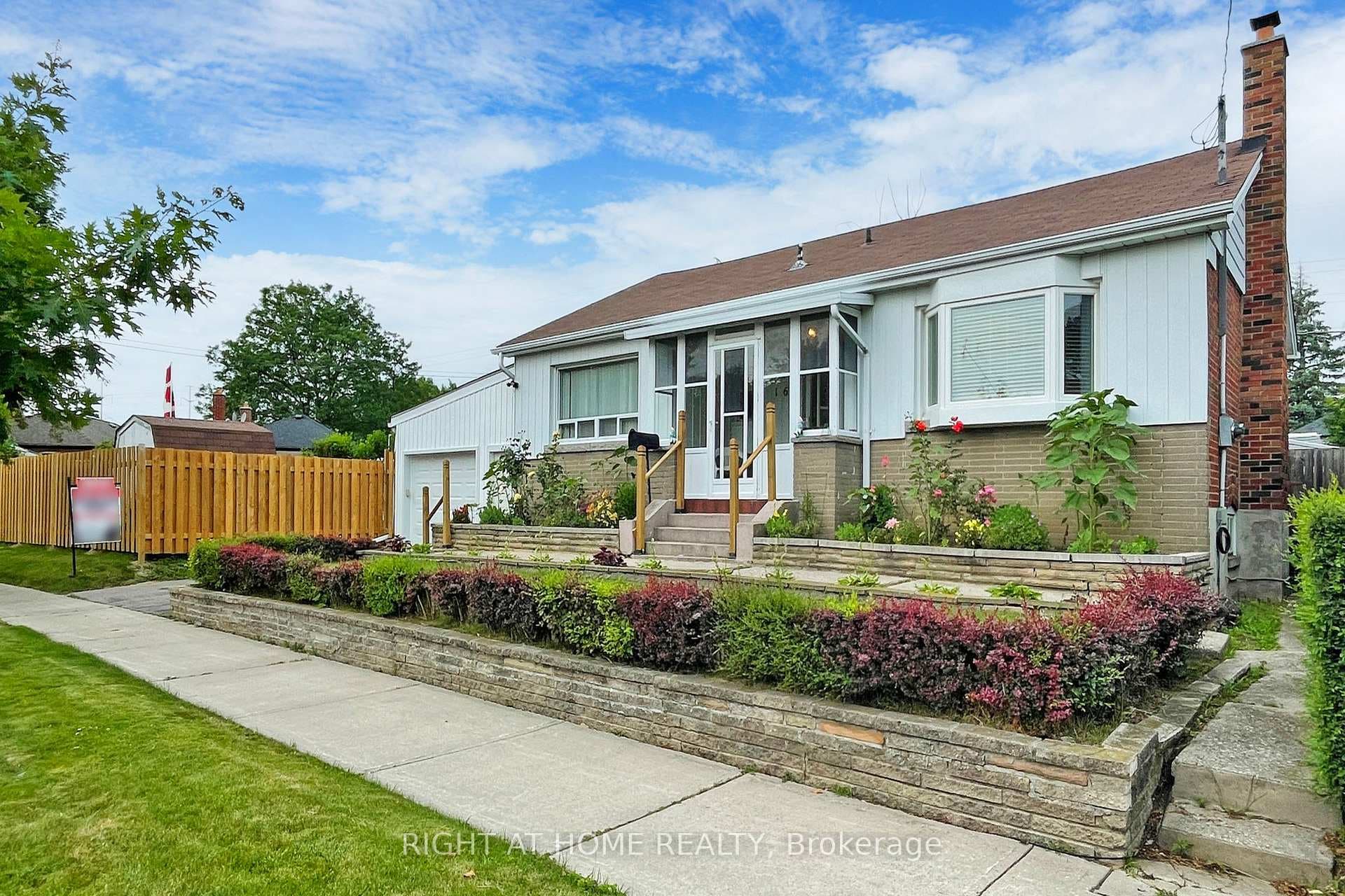 16 Yorkshire Road photo 2