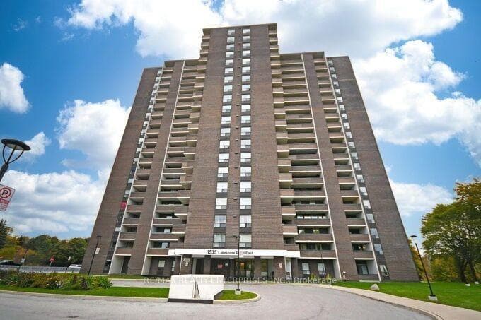 1535 Lakeshore Road Unit 404 photo 1