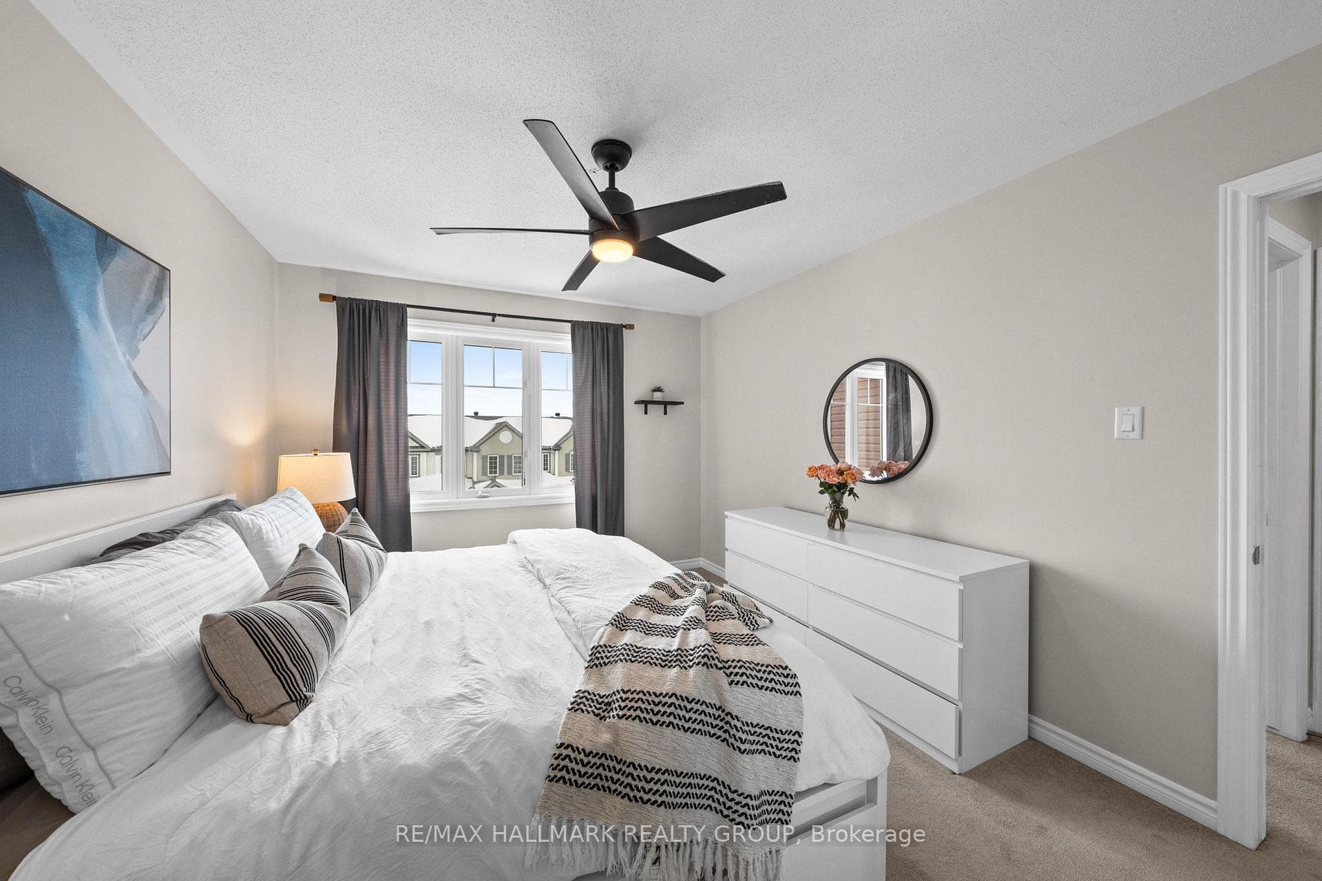 128 Sunshine Crescent photo 27