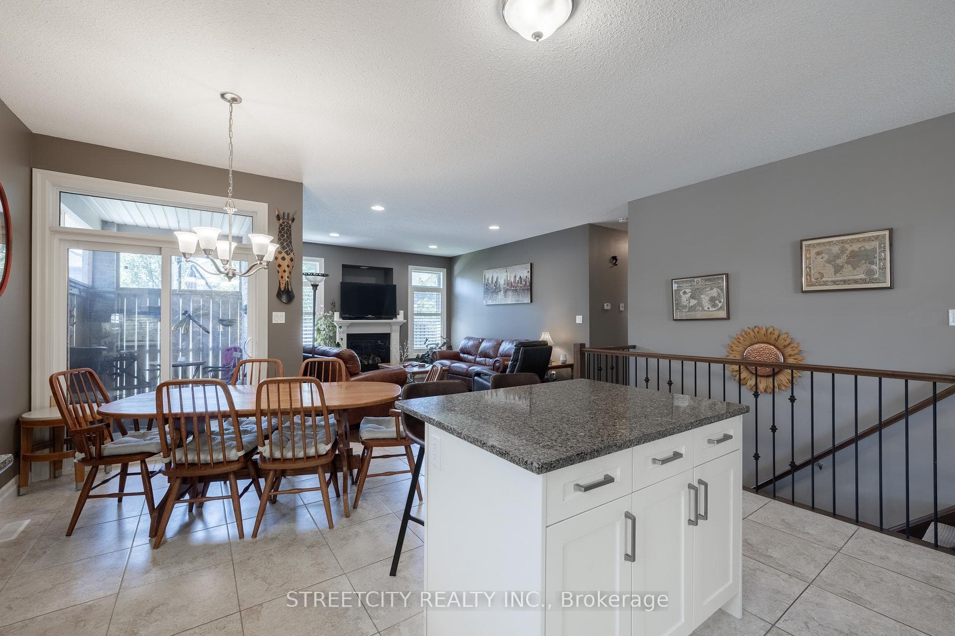 2080 Beaverbrook Avenue Unit 19 photo 16