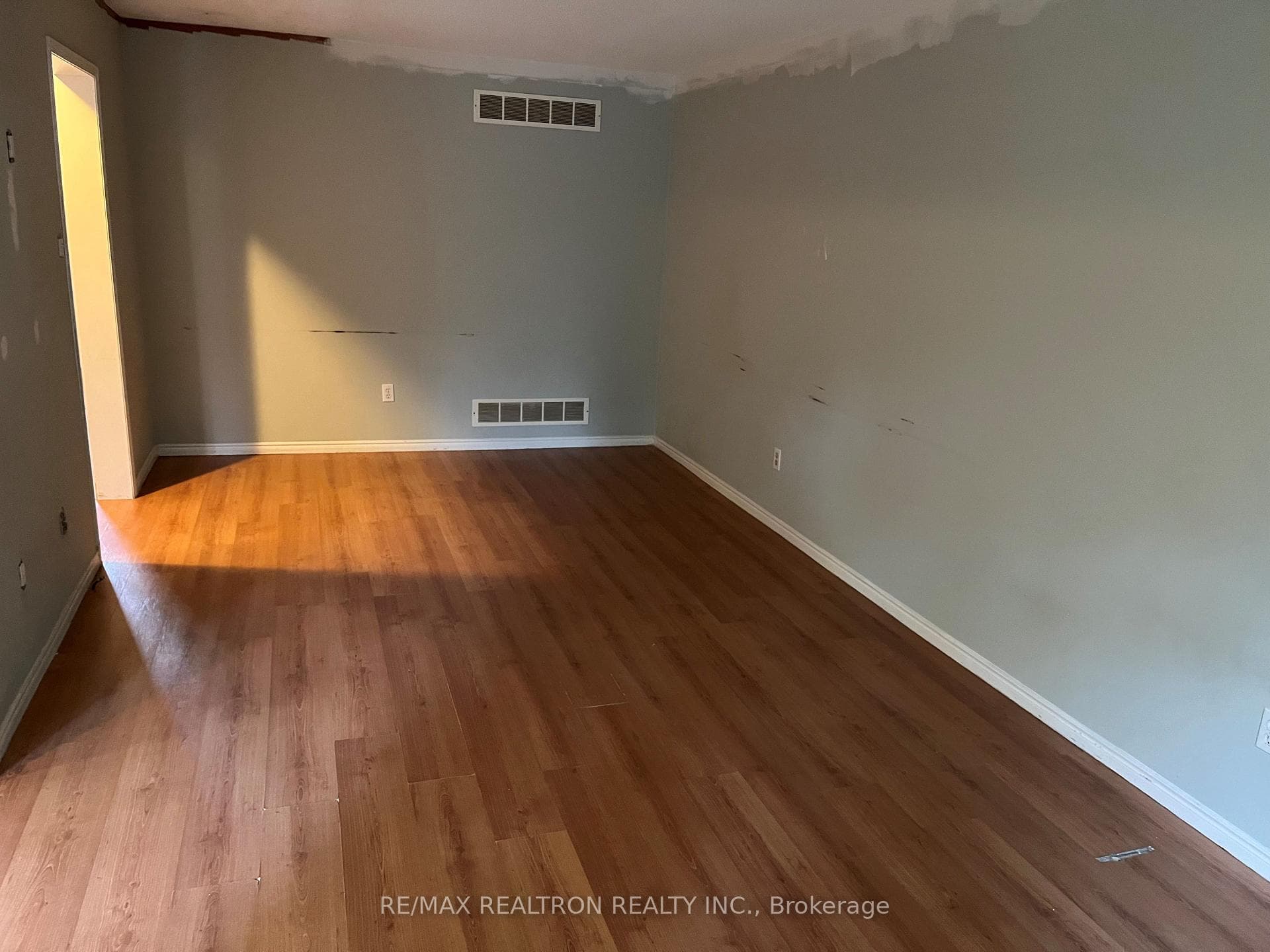 399 Hickling Trail photo 2