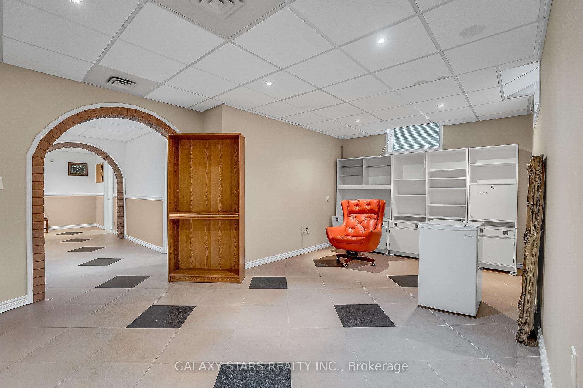 642 Sheppard Avenue photo 31