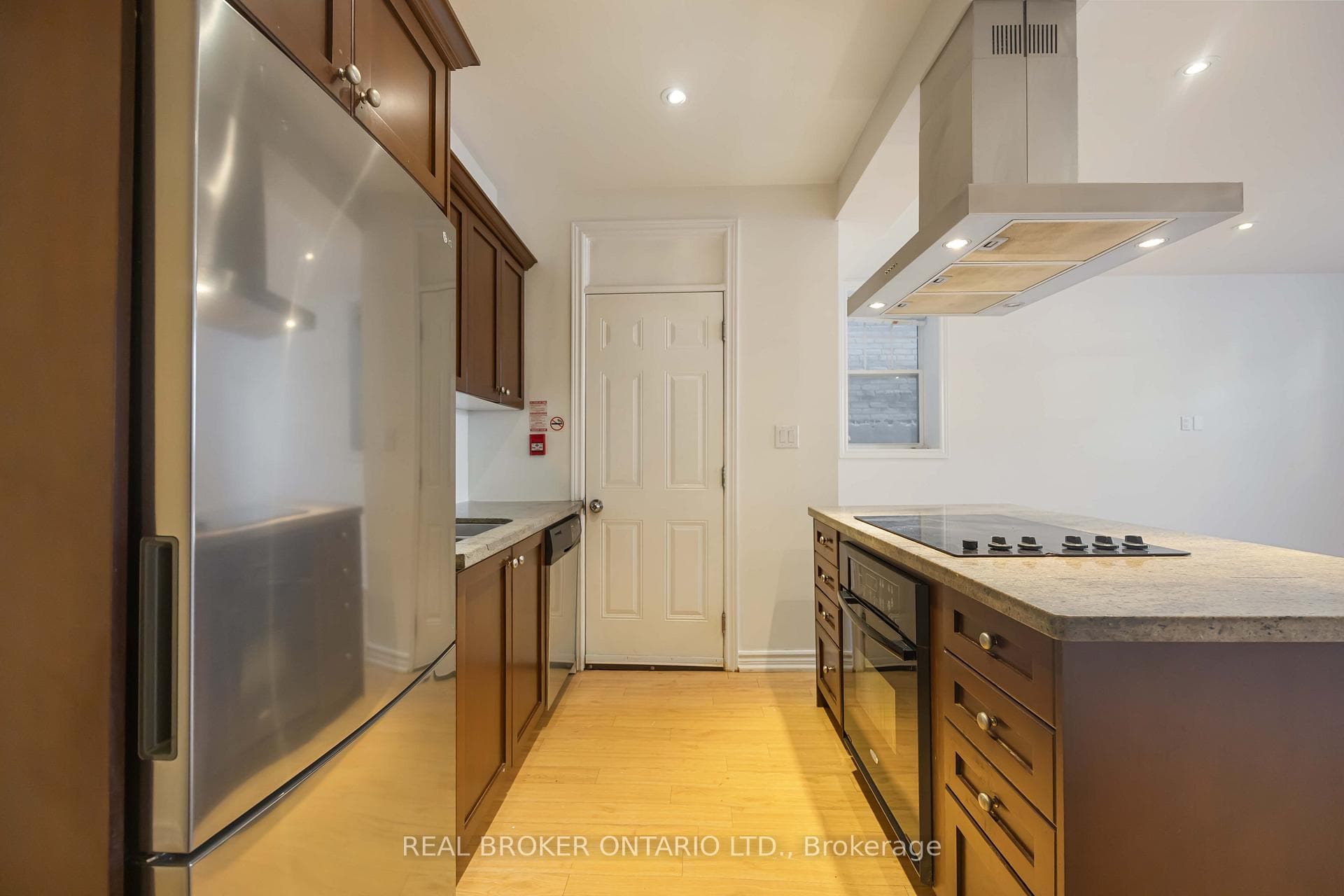 85 Beech Avenue Unit 4 photo 5