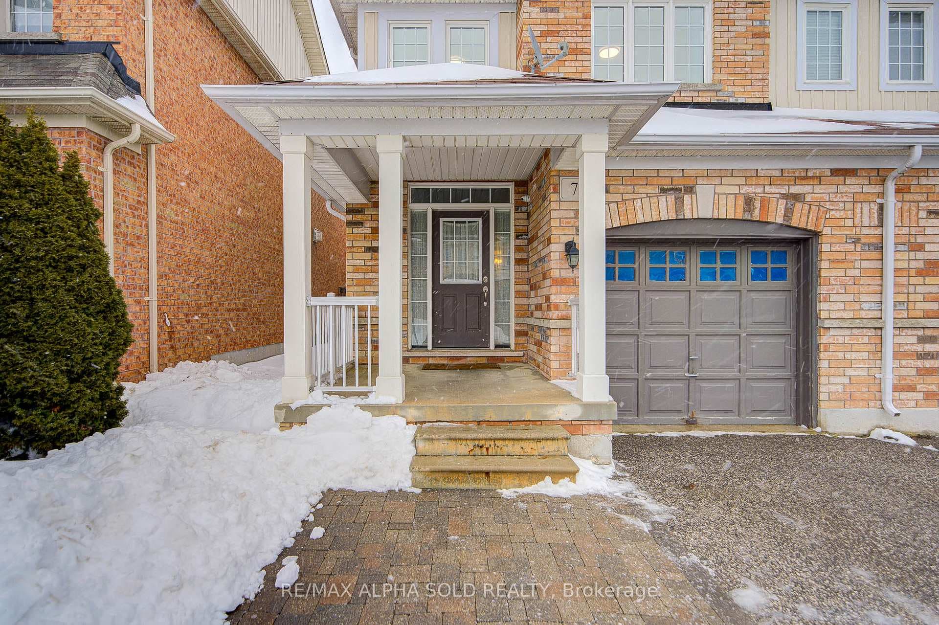 74 Evershot Crescent photo 3