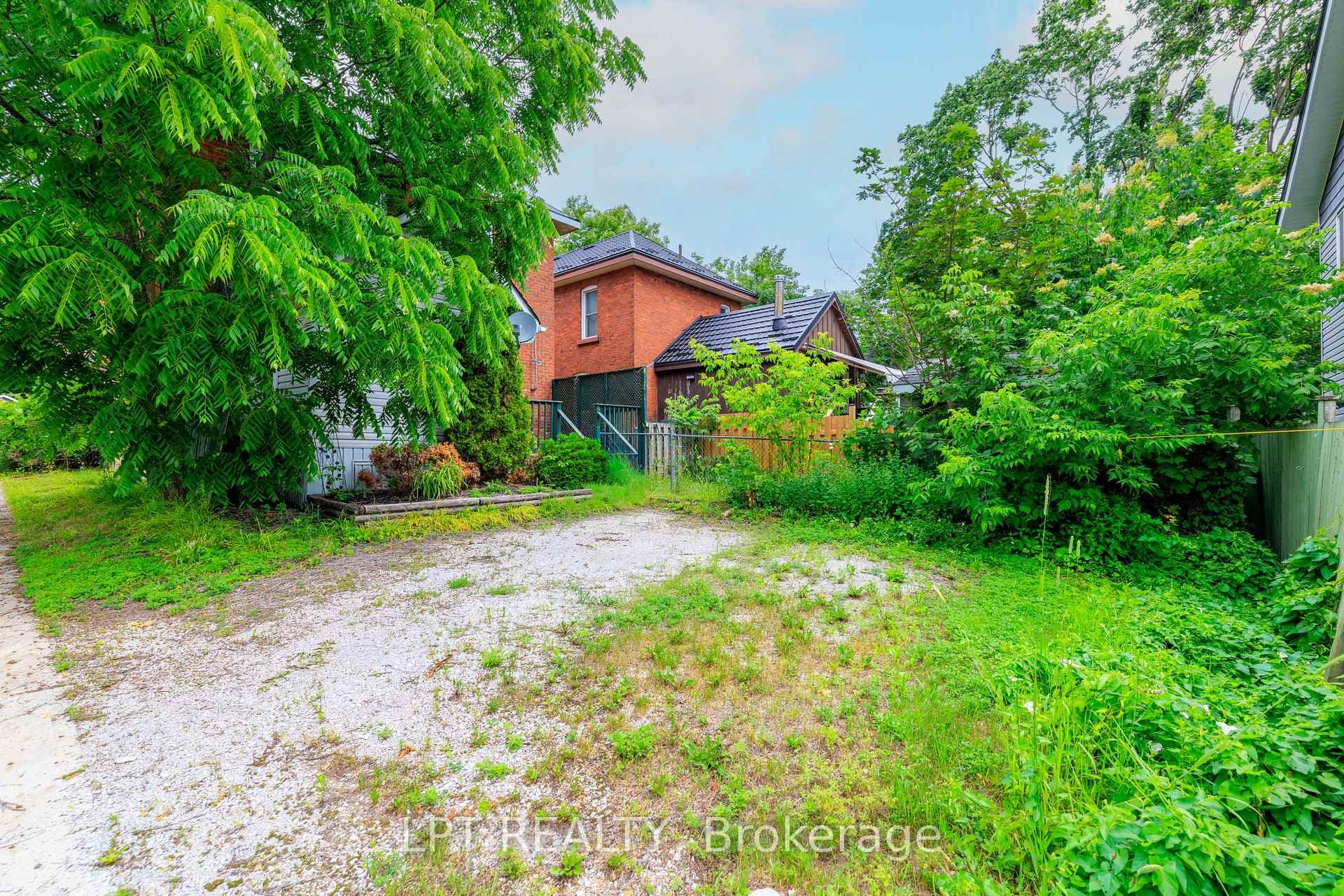 249 Harvey Street photo 3