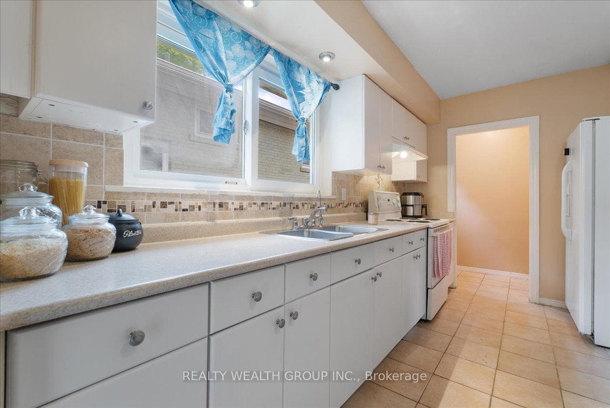 53 Northfield Road photo 13