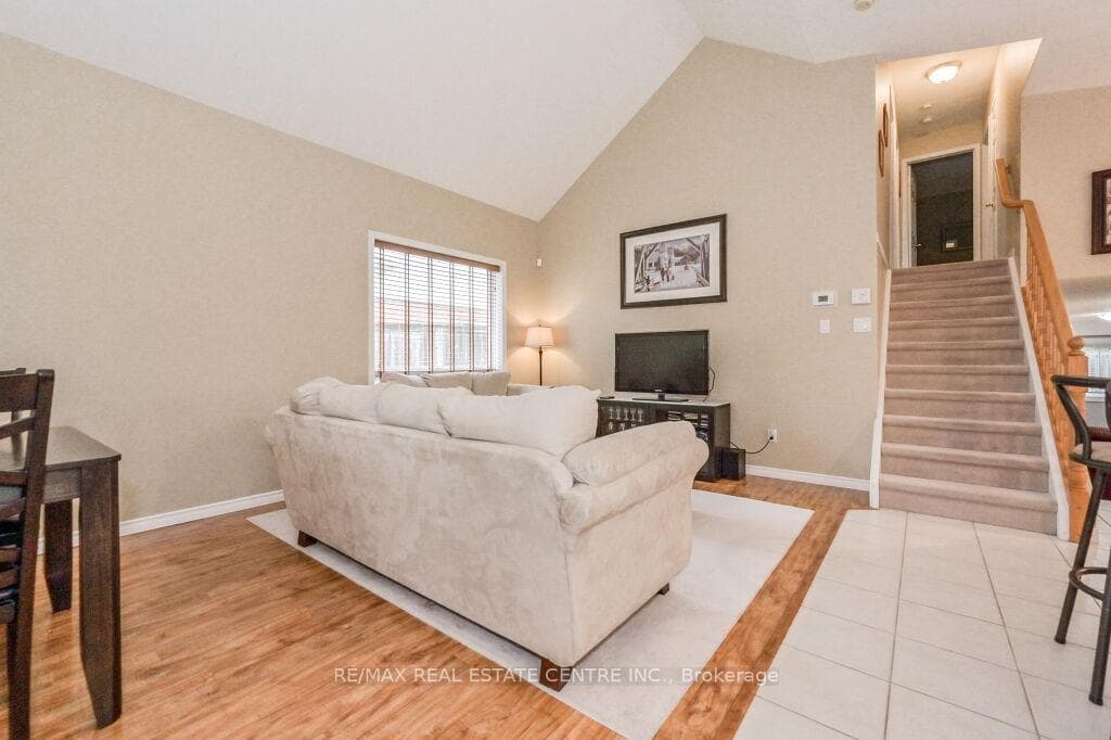 37 Spencer Avenue photo 4