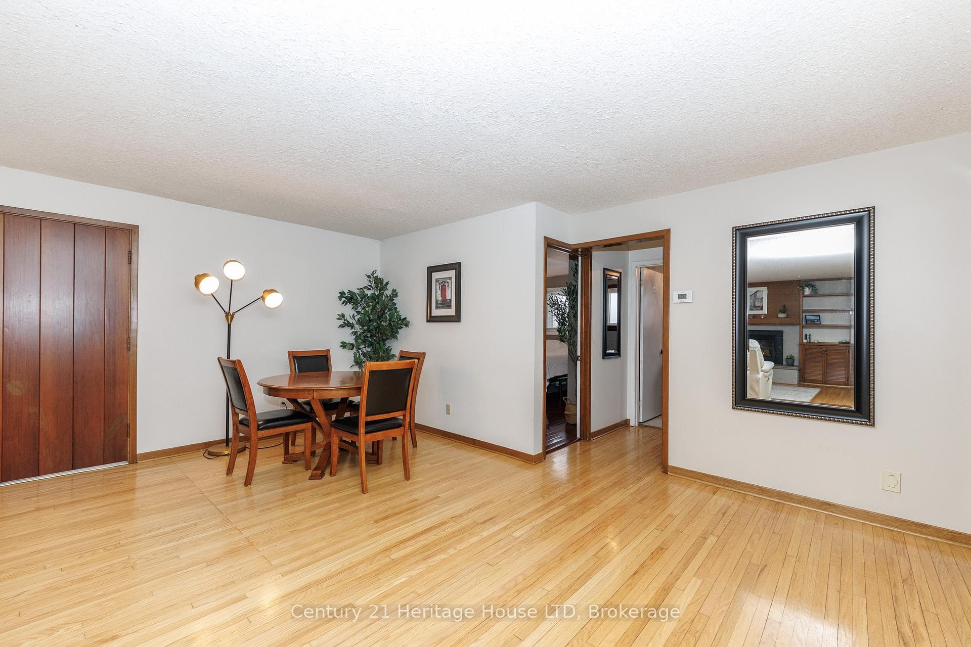 Front sitting/dining area