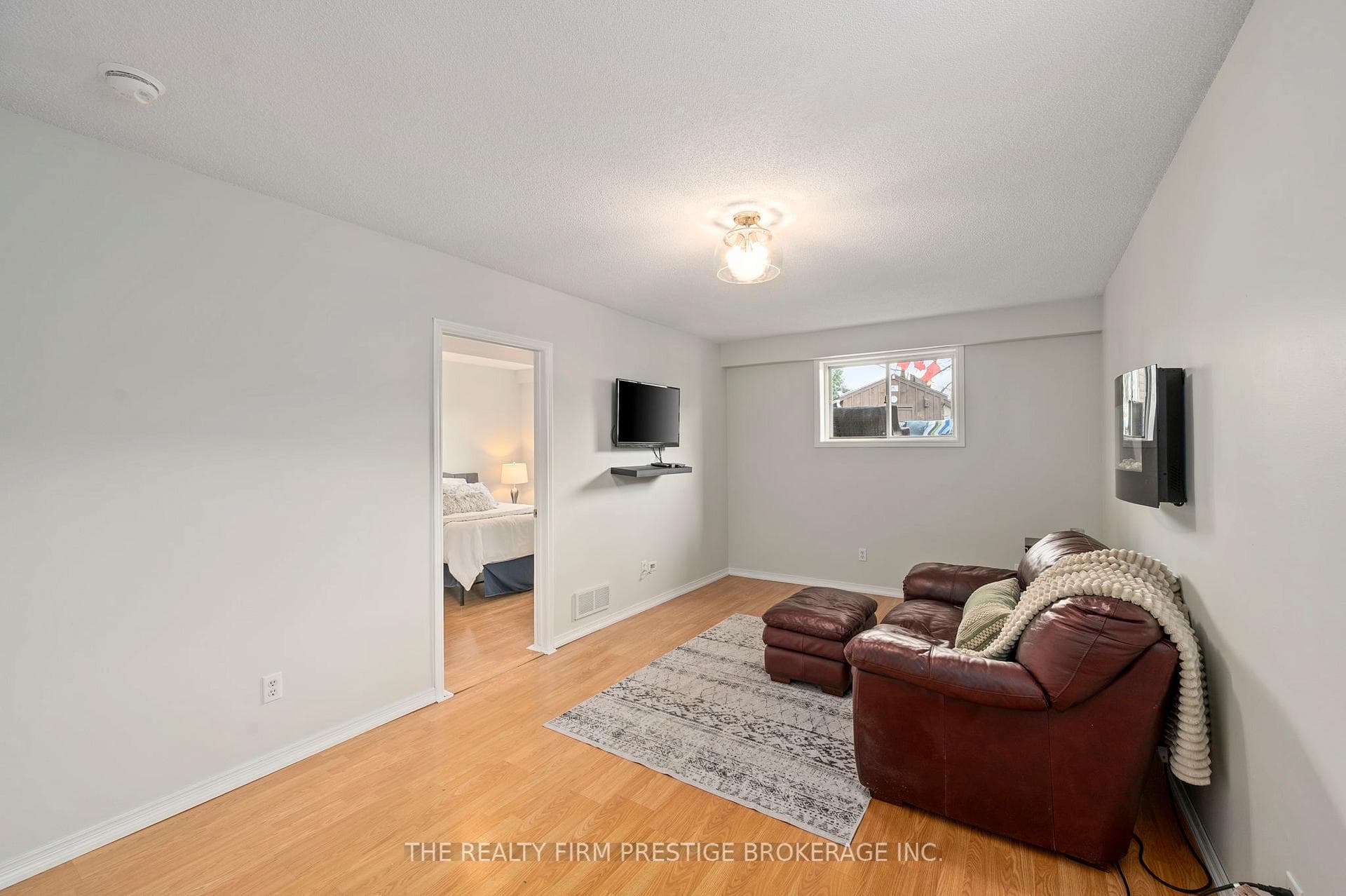 142 Portsmouth Crescent photo 23