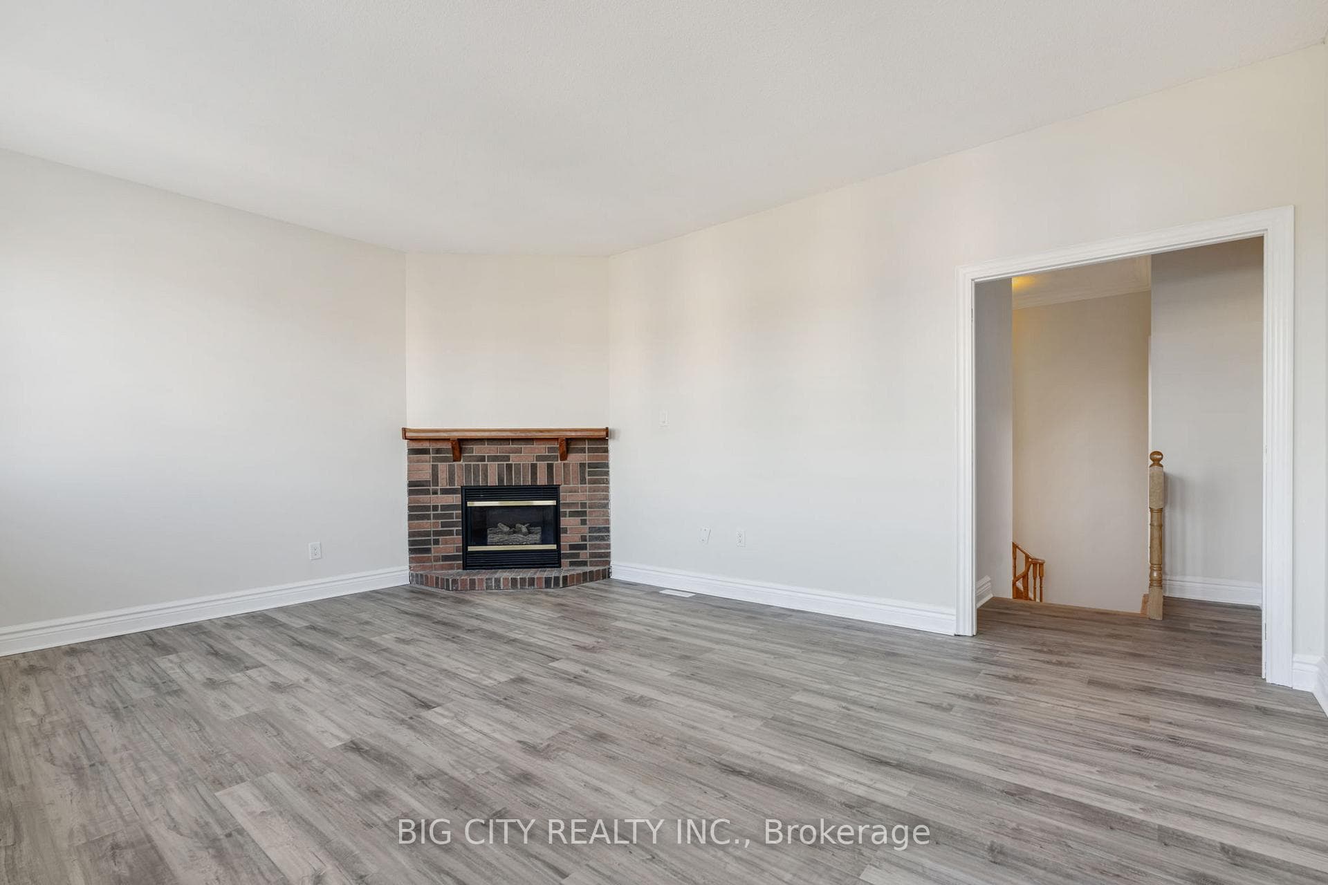 828 Cardington Street photo 20
