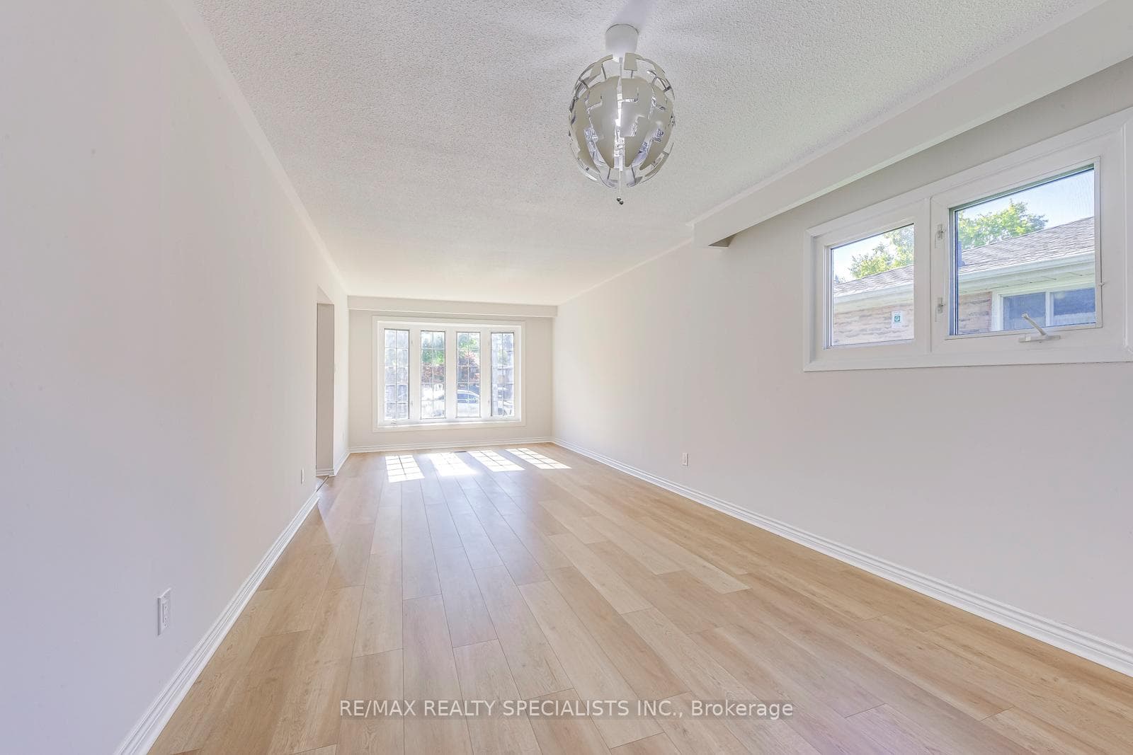 359 Louis Drive photo 10