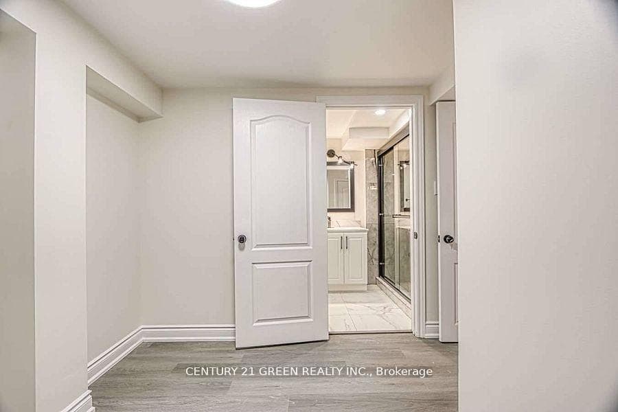 164 Gardiner Drive photo 35