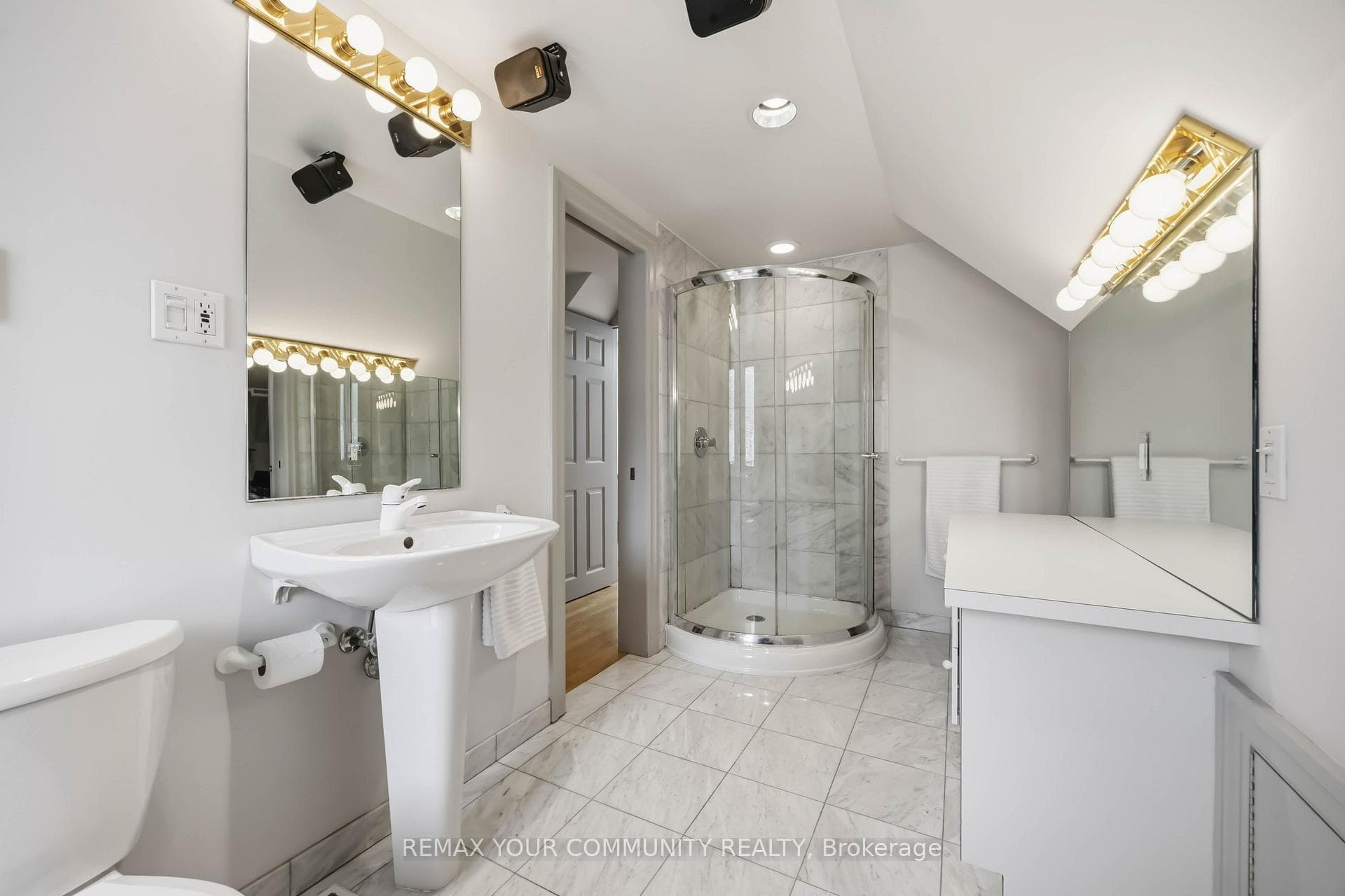 44 Castlefield Avenue photo 16