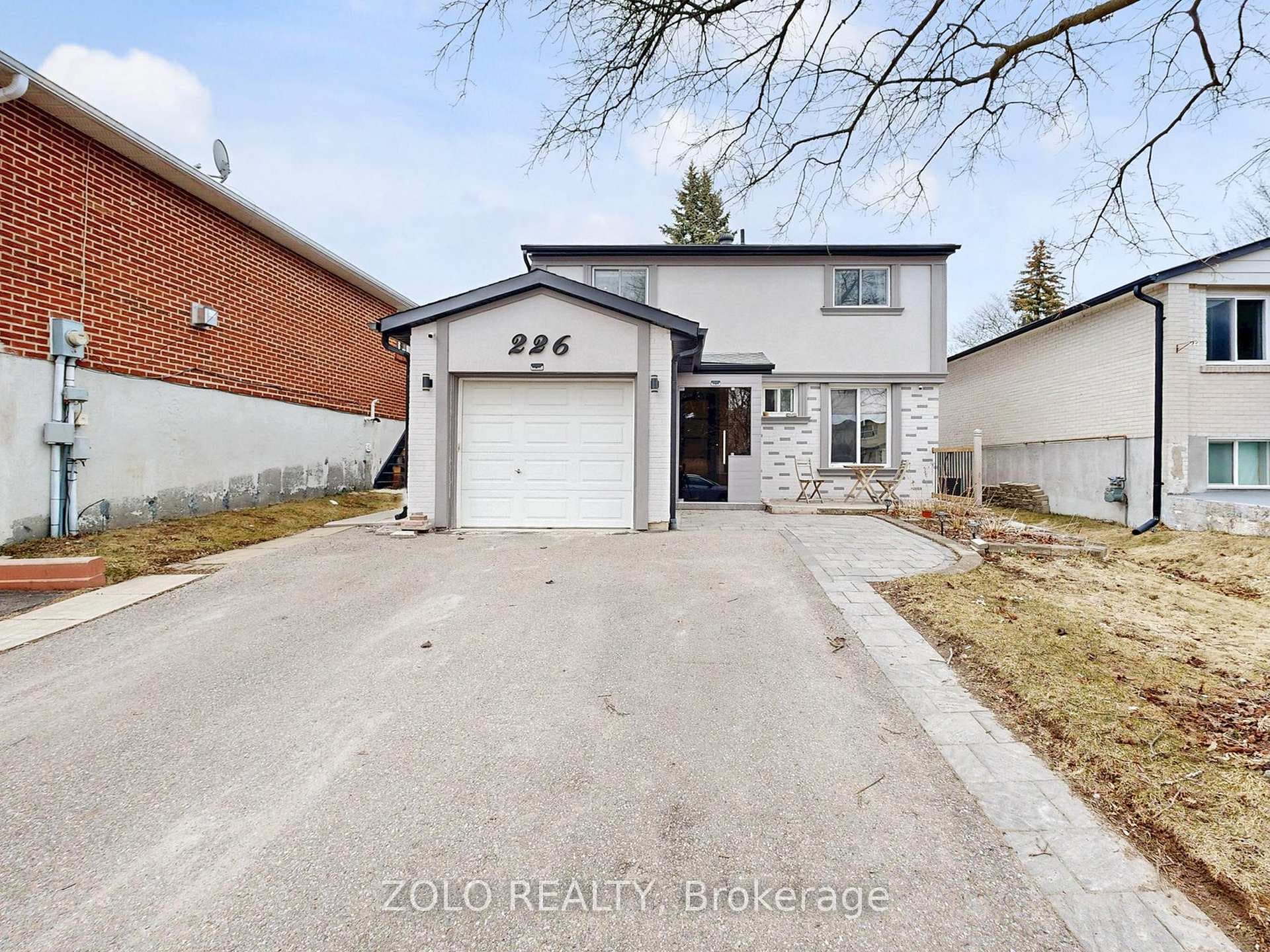 226 Thoms Crescent photo 43