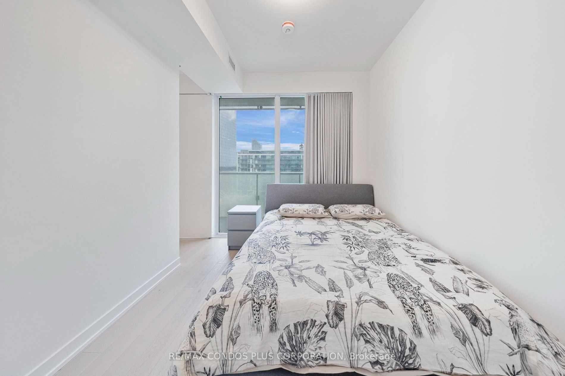 15 Queens Quay Unit 703 photo 17