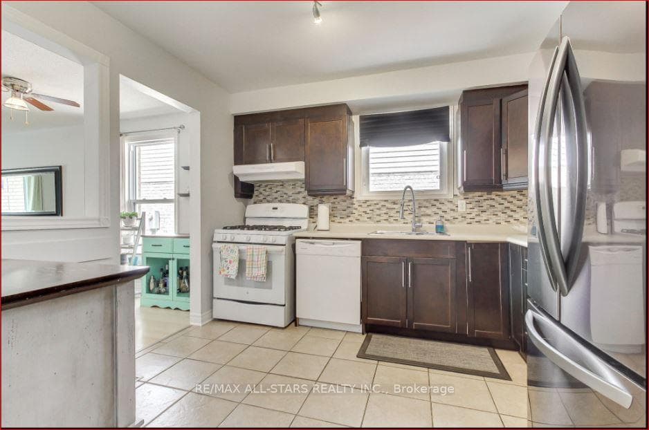 91 Kate Aitken Crescent photo 8