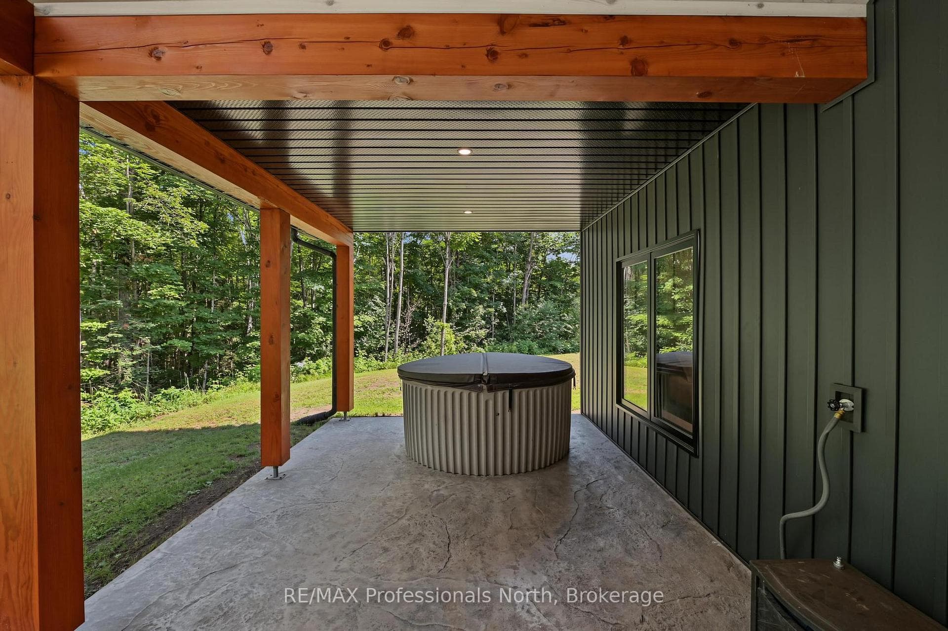 1541 Bobcaygeon Road photo 44