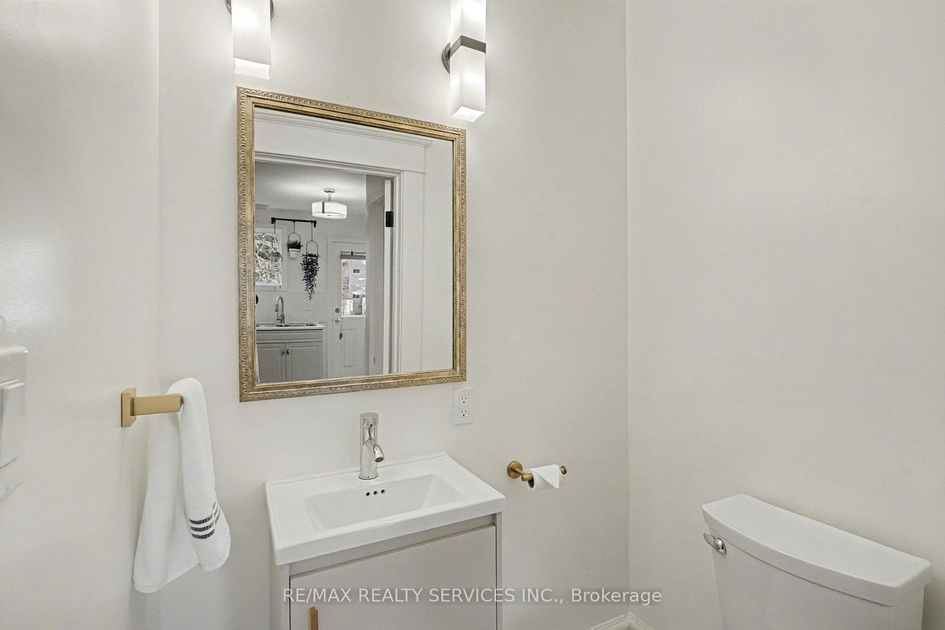 39 Fielden Avenue photo 13