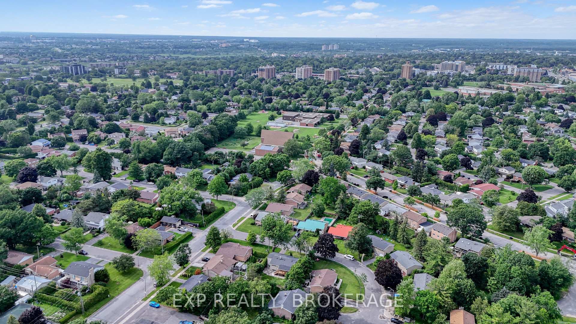 11 PEMBER Place photo 35